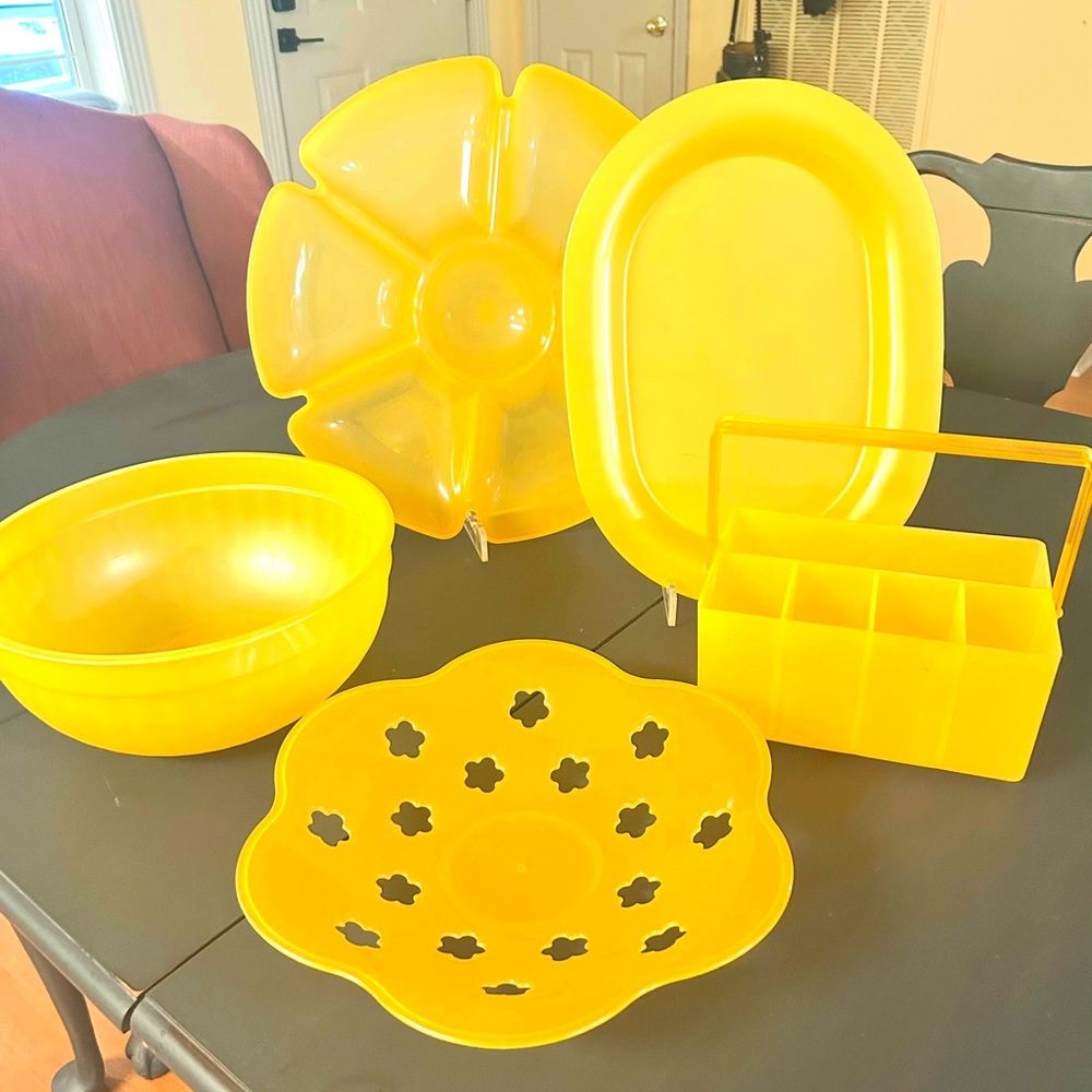 Vintage Plastic Yellow Outdoor Serving Pieces 5- Packware